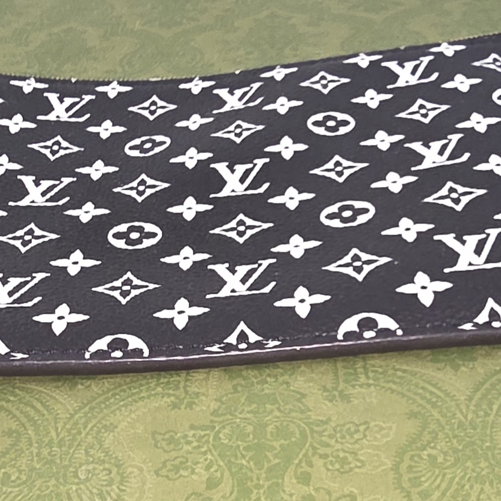 Louis Vuitton Neverfull Black & White Monogram Pouch - Picture 8 of 16